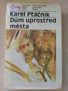 Dům uprostřed města