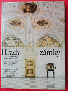Hrady, zámky v Čechách a na Moravě, Proměny slohů a životního stylu